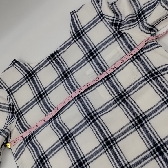 Madewell women's small button back blue/white plaid flannel feel material top - Picture 7 of 13